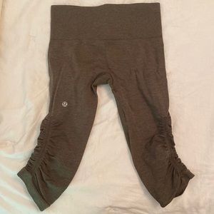 Lululemon capri leggings. Great condition.